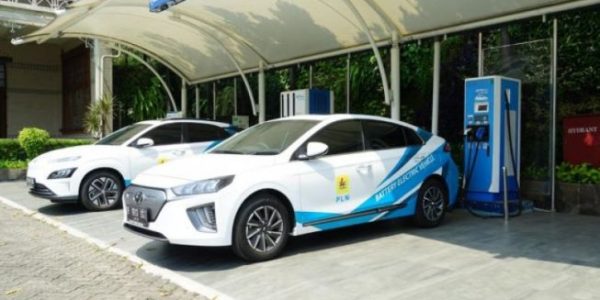 Belasan Titik SPKLU Tersedia di Jalan Tol Selama Libur Nataru