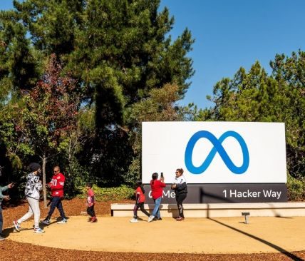 Meta Dituntut menghadapi Hak Cipta Kumpulan Pengetahuan Latihan Llama